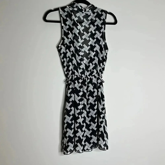 Black & White Dress - Picture 11 of 11